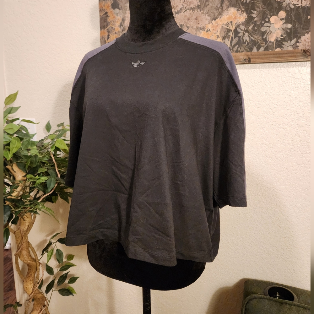 Adidas crop top gym shirt